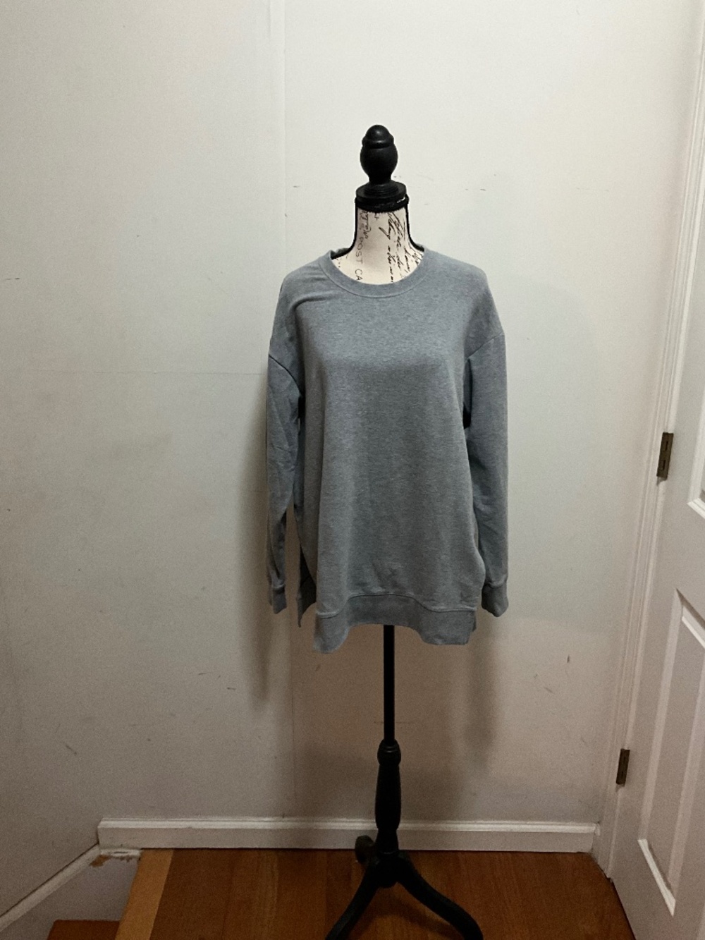 Eddie Bauer Women’s Gray Oversized Crewneck Sweatshirt – Size Large